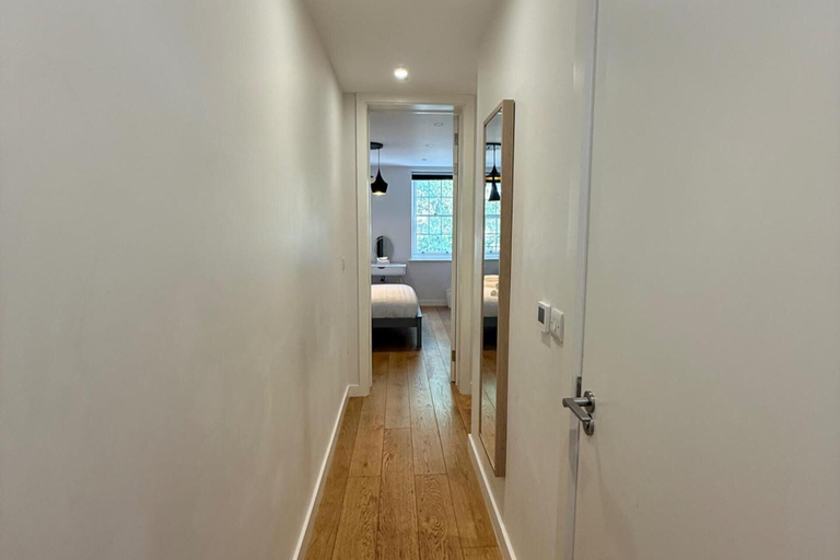 Room 3, Covent Garden 2-bed Apt, Sleeps 6, 4 Mins to Tube, London