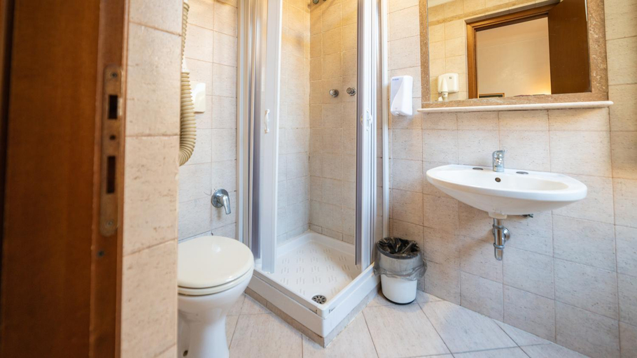Bathroom 3, Hotel Center 2, Rome