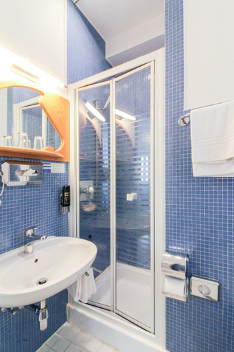 Bathroom 2, San Carlo Garni, Lugano