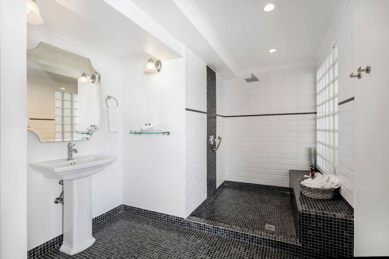 Bathroom 3, Hotel Presidente, San José