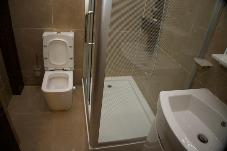 Bathroom 3, No. 1 Hotel, AbujaMun