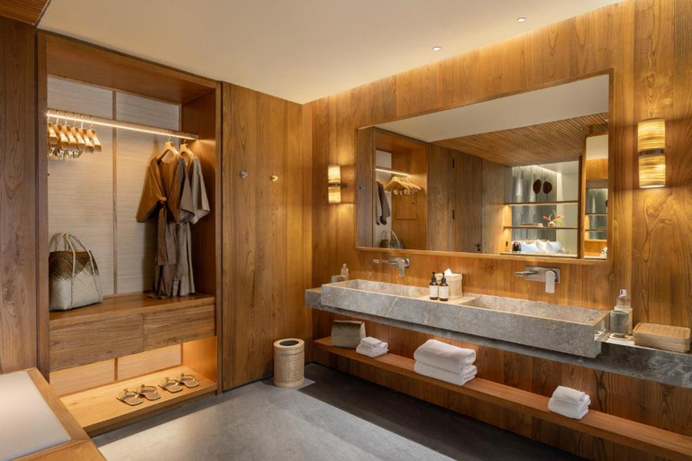 Bathroom 4, Alaya Suites Ubud, Gianyar