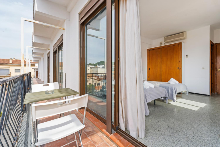Others 4, Hostal La Marina, Girona