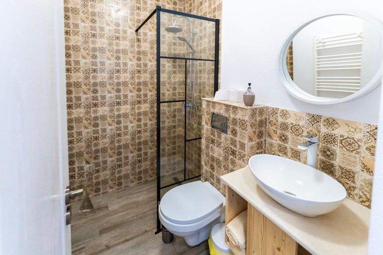 Bathroom 4, Babilon, Sarichioi