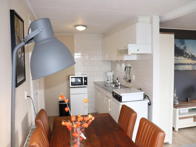 Others 4, Holiday Home in Donkerbroek near Forest Trails, Ooststellingwerf