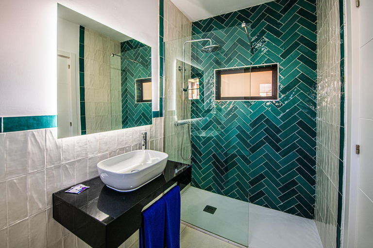 Bathroom 4, Fuerteventura Beach Club, Las Palmas