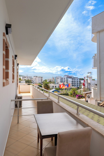 Others 3, La Luna Resort, Sarandës