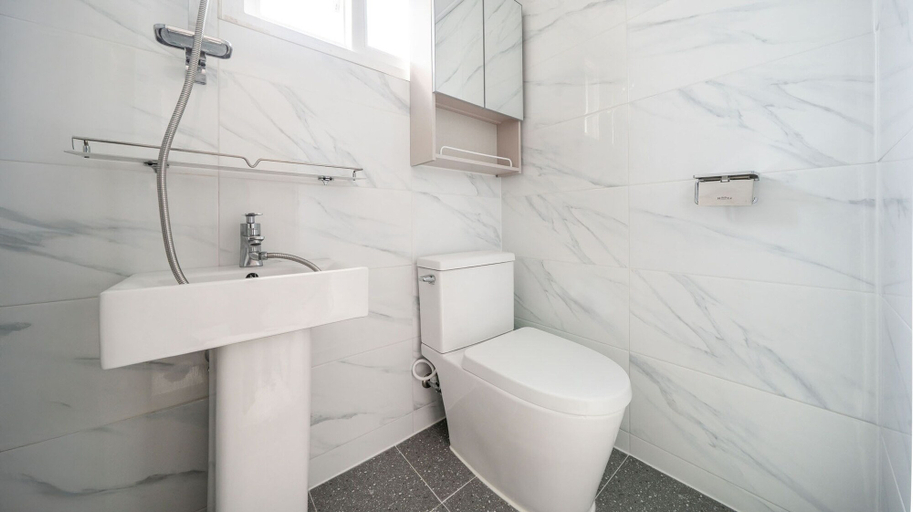 Bathroom 2, Chuncheon Leisure Stay Pension, Chuncheon