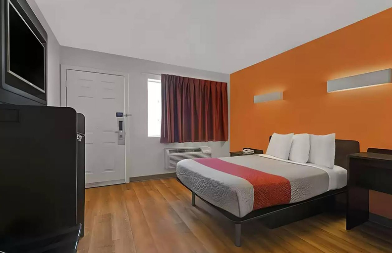 Bedroom 3, Super 8 By Wyndham San Jose, Santa Clara