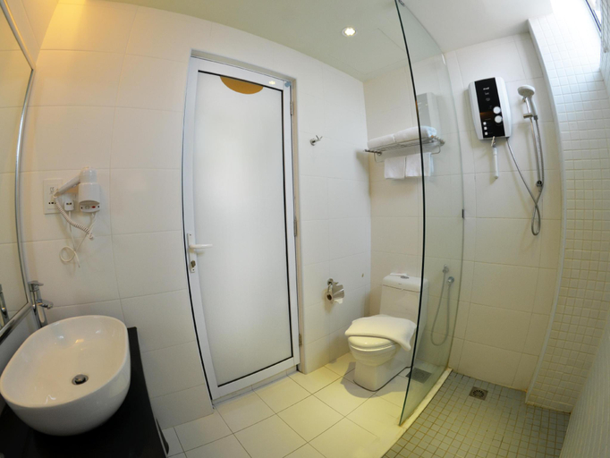 Bathroom 11