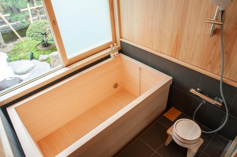 Bathroom 3, RITA IZUMO HIRATA, Izumo