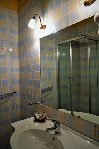 Bathroom 3, Hotel Dell'Ancora, Cagliari
