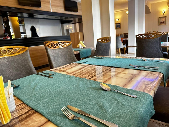 Food & Drinks, Central Hotel