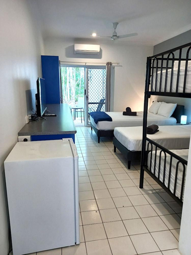 Bedroom 2, Coral Beach Lodge, Douglas