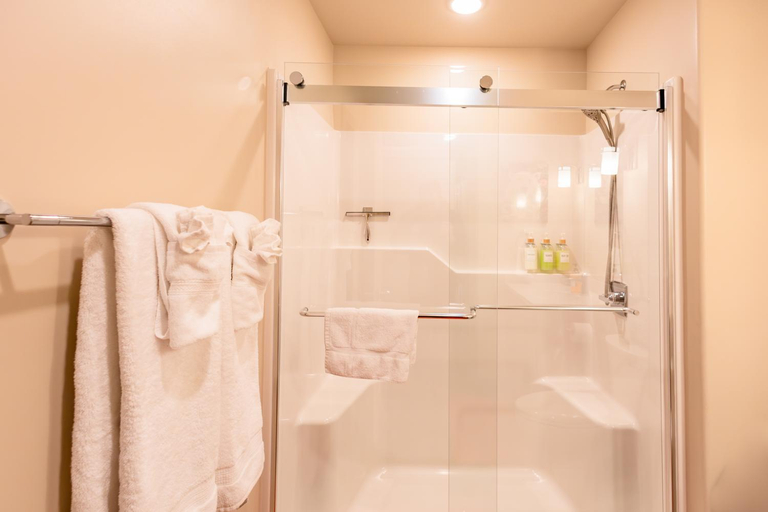 Bathroom 3, Lakeshore Lodging Suites, Kenai Peninsula