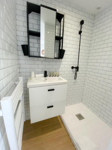 Bathroom 3, Le Temple 2, Pas-de-Calais