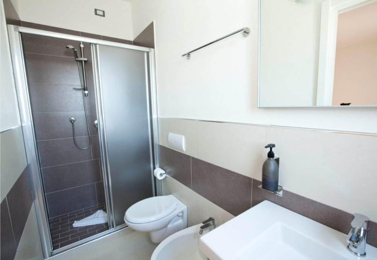 Bathroom 4, Xenia Hotel, Cagliari