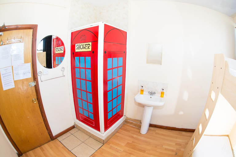 Bathroom 4, Kensal Green Backpackers, London