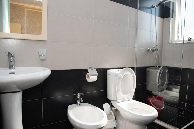 Bathroom 4, Elite Hotel, Kavajës
