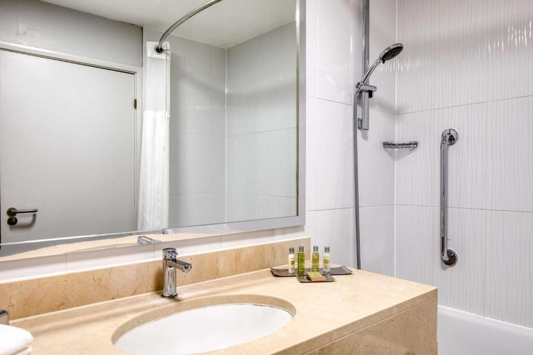 Bathroom, ORIDA Hotels Newbury, West Berkshire