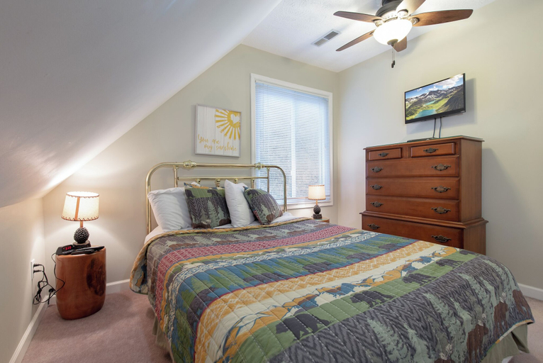 Bedroom, Kickback Kabin by Jackson Mountain Rentals, Sevier