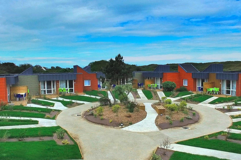 Exterior 2, Holiday Home in Blyriot Plage With Pool, Pas-de-Calais