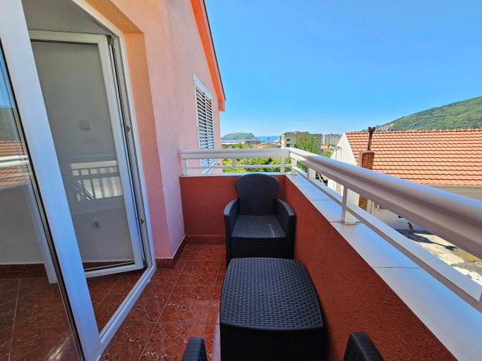 Others 5, Dom M Apartments