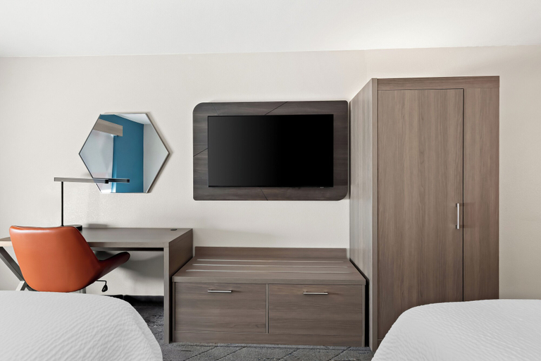 Bedroom 4, Holiday Inn Express & Suites PERRY by IHG, Noble