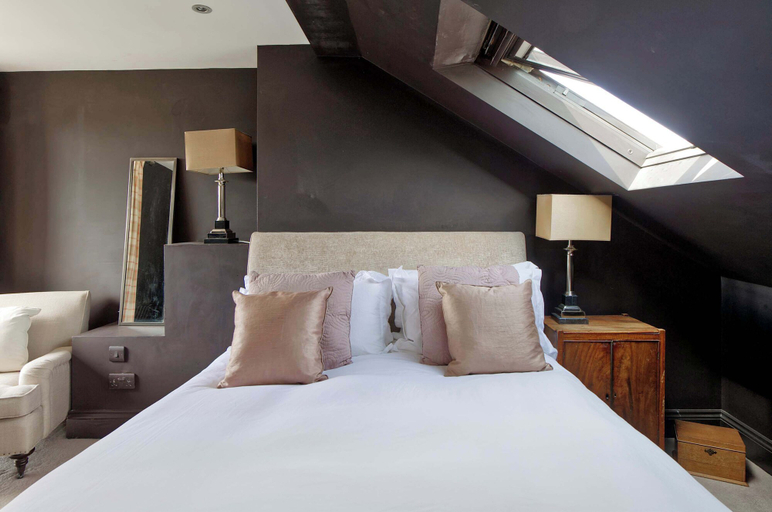 Bedroom, Stunning 3 bed Home With Garden - Wandsworth, London