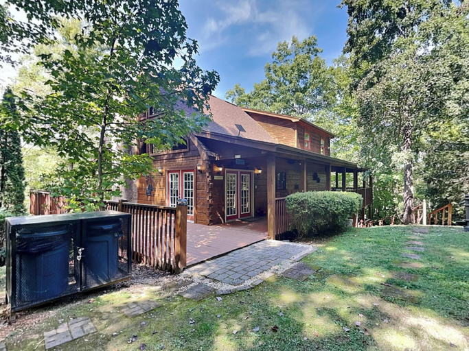 Exterior & Views 1, Lazy Cub Lodge, Sevier