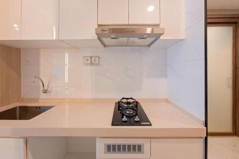 Others 4, Elegant & Strategic Studio Room at Sky House BSD Apartment By Travelio, Tangerang Selatan