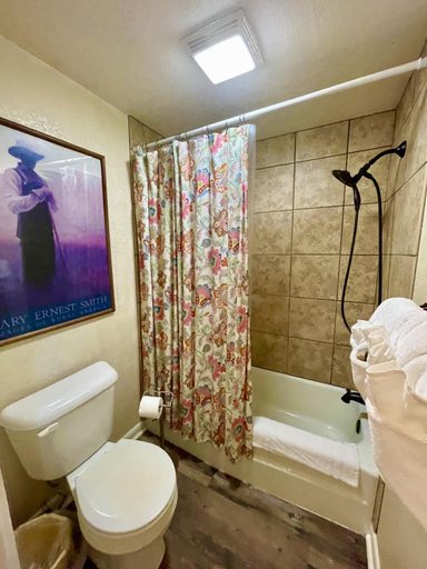 Others 4, Mountain Harbor Queen Guest Room on Lake Ouachita, Montgomery
