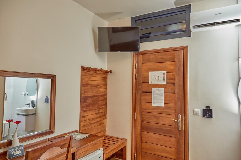 Bedroom 2, HOTEL TRIPOLITSA, Analamanga