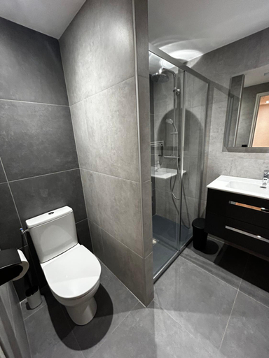 Bathroom 3, Hotel Restaurant Le Madame, Isère