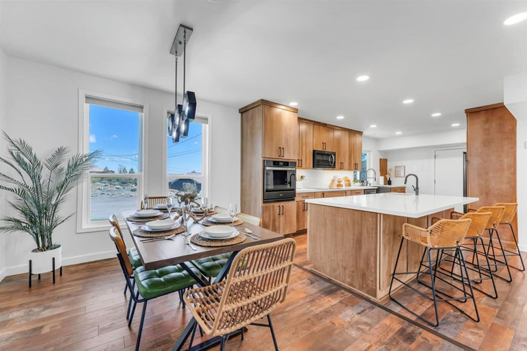 Room 5, NEW Mountain View Retreat With Hot Tub and Mini Golf, Washoe