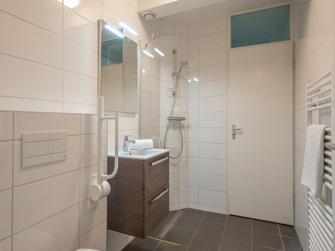 Bathroom 3, Holiday Home near De Biesbosch National Park, Oosterhout