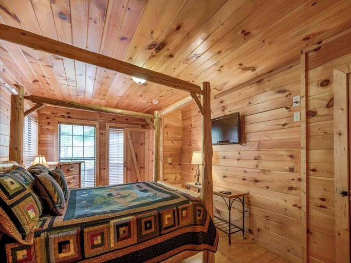 Bedroom, A Walk in the Clouds by Jackson Mountain Rentals, Sevier