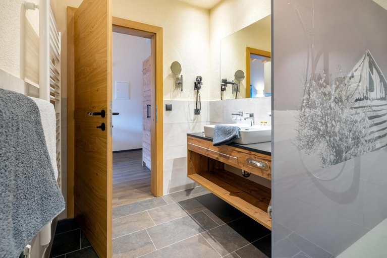 Bathroom 2, Alpin Chalet am Burgsee, Landeck