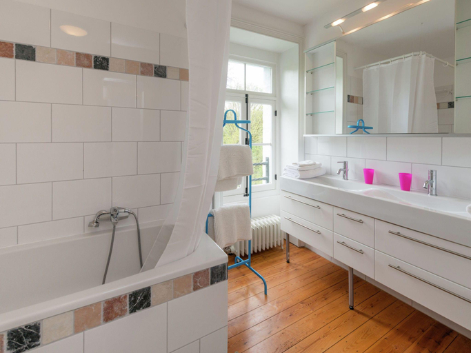 Bathroom 3, Beautiful manor house in a park near Rochefort, Namur