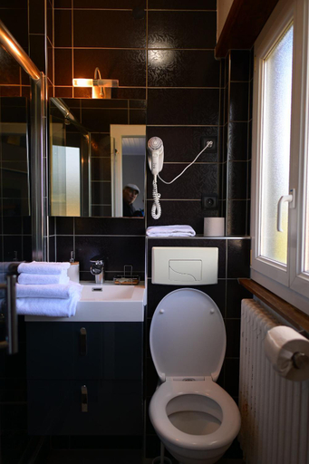 Bathroom 4, Hotel Marchal, Bas-Rhin