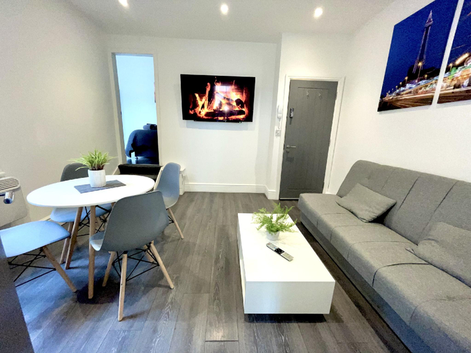 Others 4, Albert Luxury Hottub and Jacuzzi Apartments, Blackpool