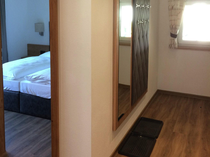 Bedroom 2, Apartment in Mayrhofen near Ski Lifts, Schwaz
