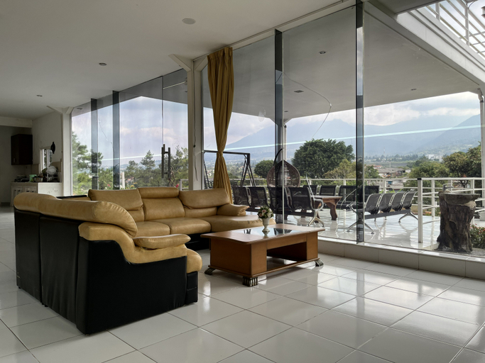Others 2, Villa Kaca 88 with Pangrango mountain view and big capacity, Bogor