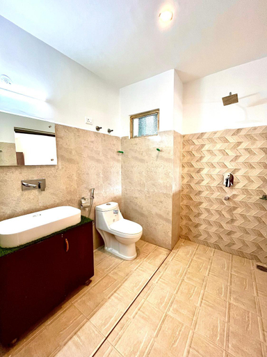 Bathroom, Gyalu's Residency, Leh