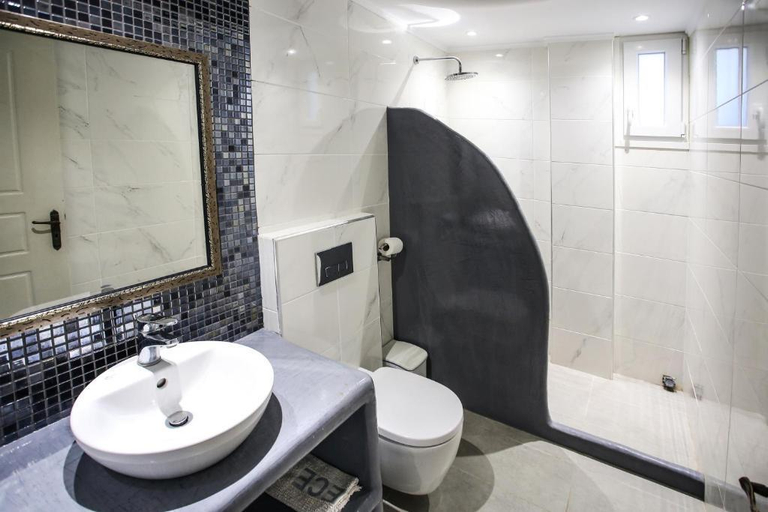 Bathroom 2, Dimitris Studios, South Aegean