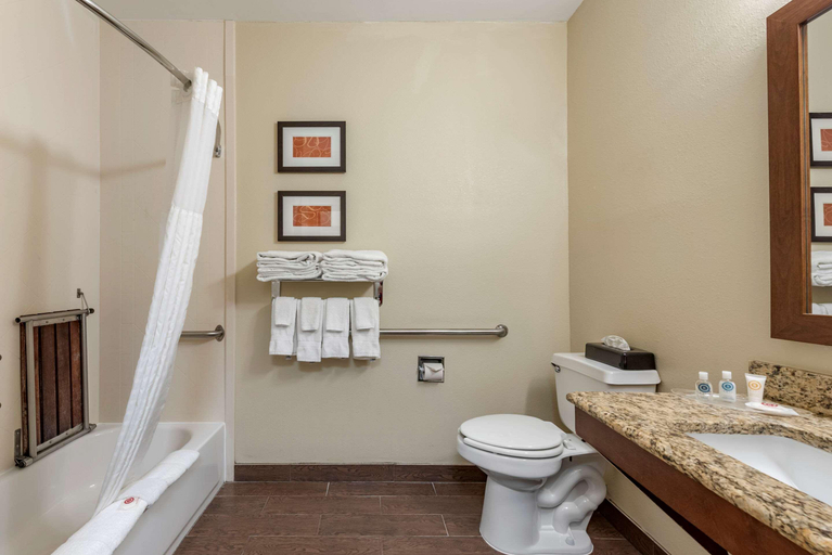 Bedroom 3, Comfort Suites Terre Haute University Area, Vigo