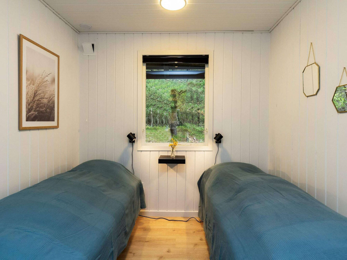 Bedroom 5, 4 Person Holiday Home in Blavand, Varde