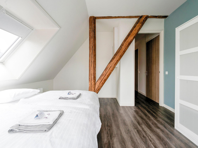 Bedroom 2, Spacious Farmhouse with Sauna, hottub, Tytsjerksteradiel