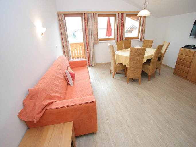 Others 4, Apartment Uderns near Hochzillertal Ski Lift, Schwaz