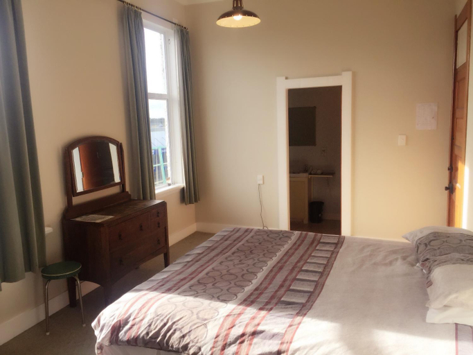 Bedroom 2, Club Hotel, South Taranaki